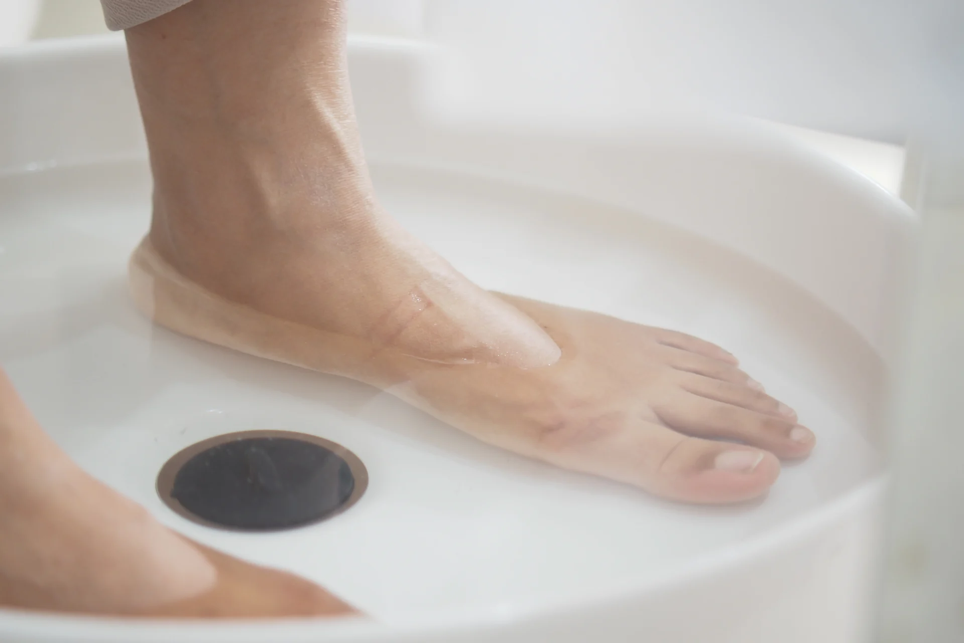 Best Foot Soak for Swelling: Ionic, Epsom & Heated Spa Options Compared