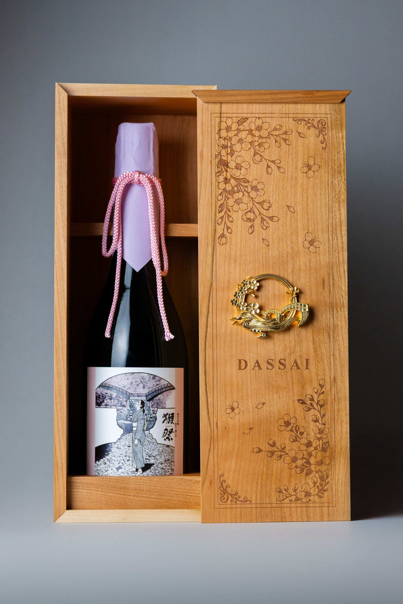 Japanese Sake Meets TOKYO SILVER: JOEKR Presents the ‘Kintai Bridge and Sakura’ Collection